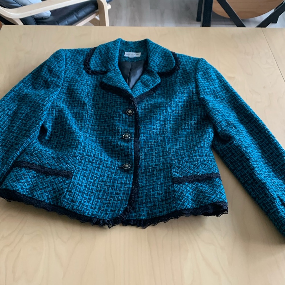 Vintage blazer very feminine